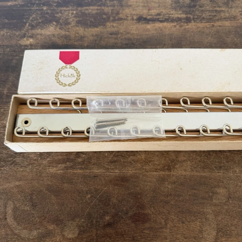 Vintage Hickok Wood And Silver Tone Tie Rack Organizer 24 Hooks Wall Mount NEW